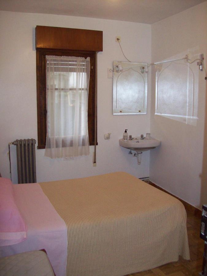 Pension Los Pinos Хихон Экстерьер фото