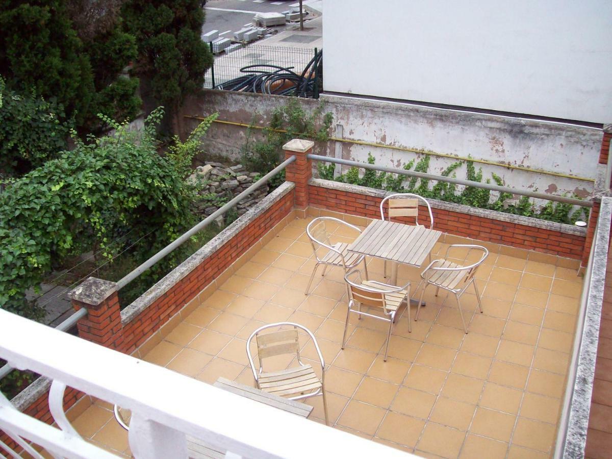 Pension Los Pinos Хихон Экстерьер фото